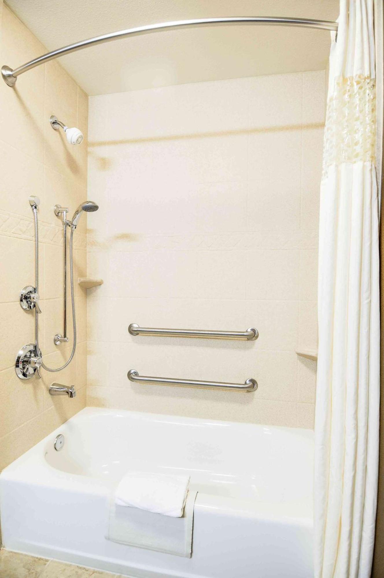 Hampton Inn & Suites פיינדייל מראה חיצוני תמונה